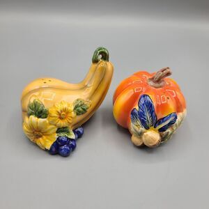 Salt & Pepper Shakers Avon Harvest Squash & Pumpkin 2001 Fall Thanksgiving